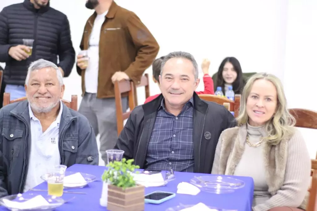 Amizade que resiste ao tempo: 7º Encontro da Turma Pedro Rufino emociona participantes em Amambai Amizade que resiste ao tempo: 7º Encontro da Turma Pedro Rufino emociona participantes em Amambai
