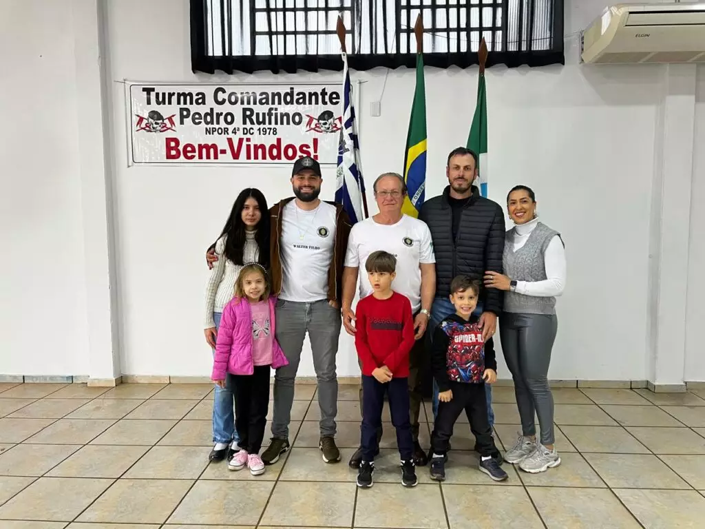 Amizade que resiste ao tempo: 7º Encontro da Turma Pedro Rufino emociona participantes em Amambai Amizade que resiste ao tempo: 7º Encontro da Turma Pedro Rufino emociona participantes em Amambai