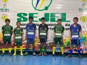 Sicredi entrega uniformes para projetos esportivos da SEJEL em Paranhos
