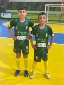 Sicredi entrega uniformes para projetos esportivos da SEJEL em Paranhos