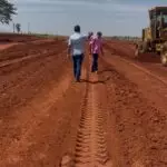 Legislativo de Paranhos: vereadores acompanham manutenção em estrada de acesso à comunidade rural