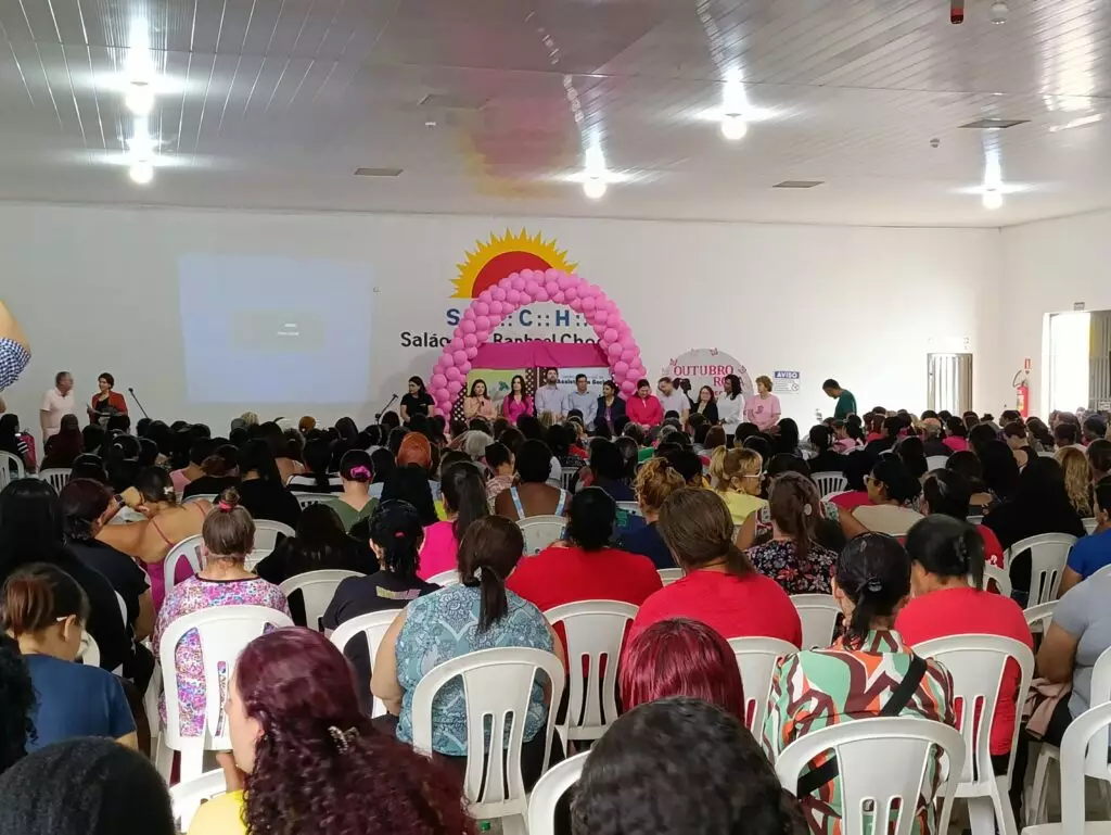 Deputada Mara Caseiro emociona público em palestra sobre câncer de mama em Naviraí