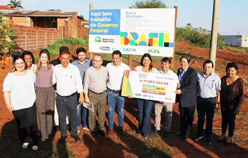 Prefeito Rodrigo Sacuno destaca tríplice parceria que vai realizar o sonho da casa própria de 60 famílias em Naviraí Prefeito Rodrigo Sacuno destaca tríplice parceria que vai realizar o sonho da casa própria de 60 famílias em Naviraí