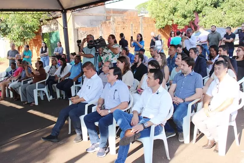 Prefeito Rodrigo Sacuno destaca tríplice parceria que vai realizar o sonho da casa própria de 60 famílias em Naviraí Prefeito Rodrigo Sacuno destaca tríplice parceria que vai realizar o sonho da casa própria de 60 famílias em Naviraí