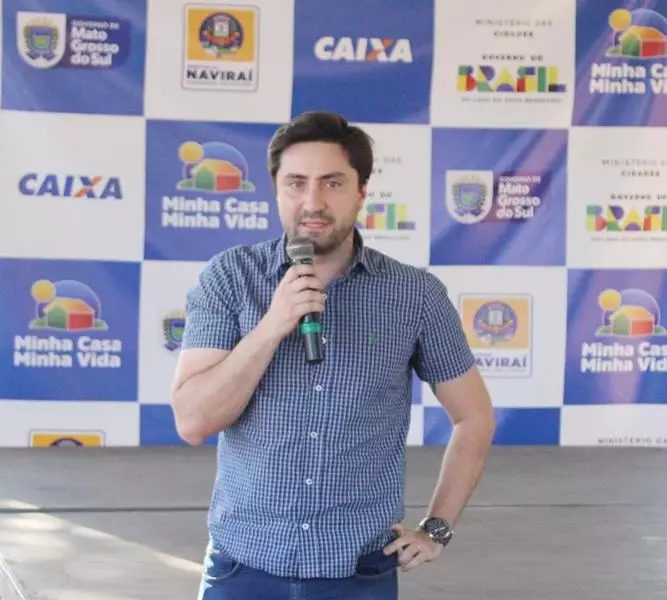 Prefeito Rodrigo Sacuno destaca tríplice parceria que vai realizar o sonho da casa própria de 60 famílias em Naviraí Prefeito Rodrigo Sacuno destaca tríplice parceria que vai realizar o sonho da casa própria de 60 famílias em Naviraí