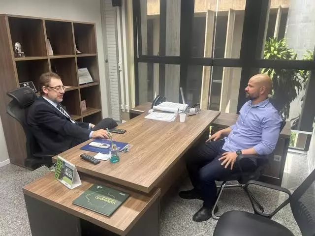Vereador Gilberto Segóvia comemora pagamento de emendas conquistadas junto a deputados estaduais para beneficiar a população de Caarapó Vereador Gilberto Segóvia comemora pagamento de emendas conquistadas junto a deputados estaduais para beneficiar a população de Caarapó