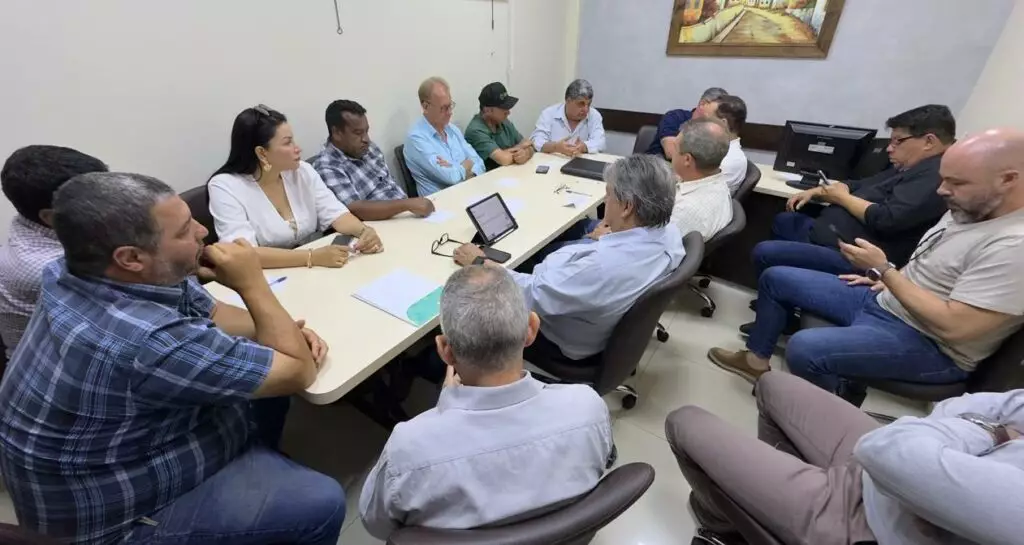 Reunião entre prefeitura Câmara e Governo do Estado discutiu ações do MS Ativo em Sete Quedas Reunião entre prefeitura Câmara e Governo do Estado discutiu ações do MS Ativo em Sete Quedas
