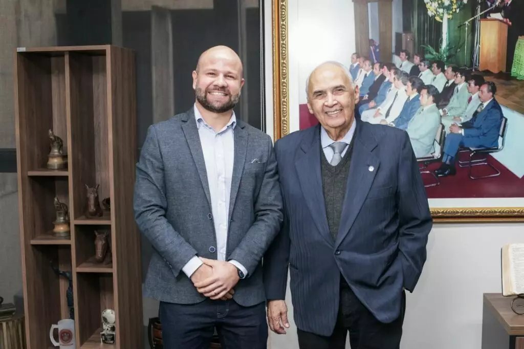 Vereador Gilberto Segóvia comemora pagamento de emendas conquistadas junto a deputados estaduais para beneficiar a população de Caarapó Vereador Gilberto Segóvia comemora pagamento de emendas conquistadas junto a deputados estaduais para beneficiar a população de Caarapó