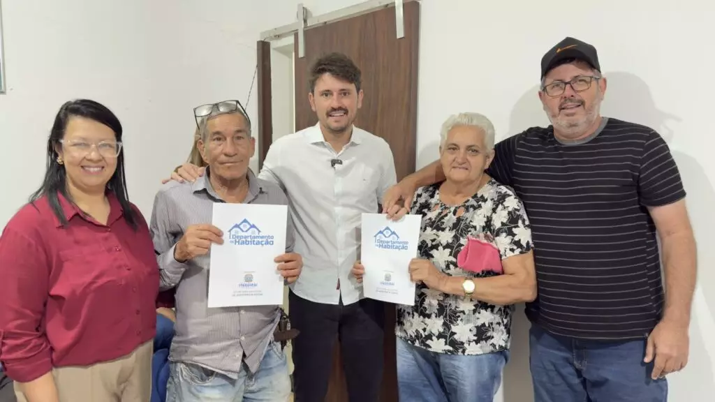 Itaquiraí: Moradores da área dos Tenórios começam a receber títulos definitivos após 25 anos de espera Itaquiraí: Moradores da área dos Tenórios começam a receber títulos definitivos após 25 anos de espera