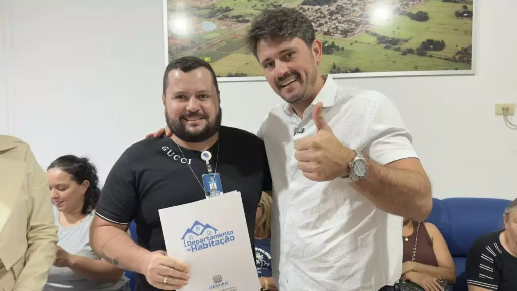 Itaquiraí: Moradores da área dos Tenórios começam a receber títulos definitivos após 25 anos de espera Itaquiraí: Moradores da área dos Tenórios começam a receber títulos definitivos após 25 anos de espera