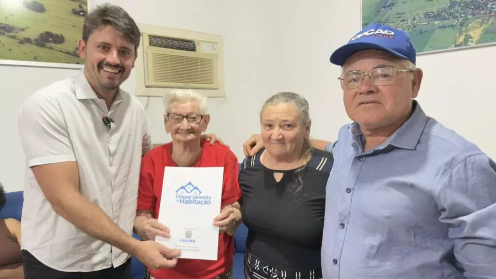 Itaquiraí: Moradores da área dos Tenórios começam a receber títulos definitivos após 25 anos de espera Itaquiraí: Moradores da área dos Tenórios começam a receber títulos definitivos após 25 anos de espera
