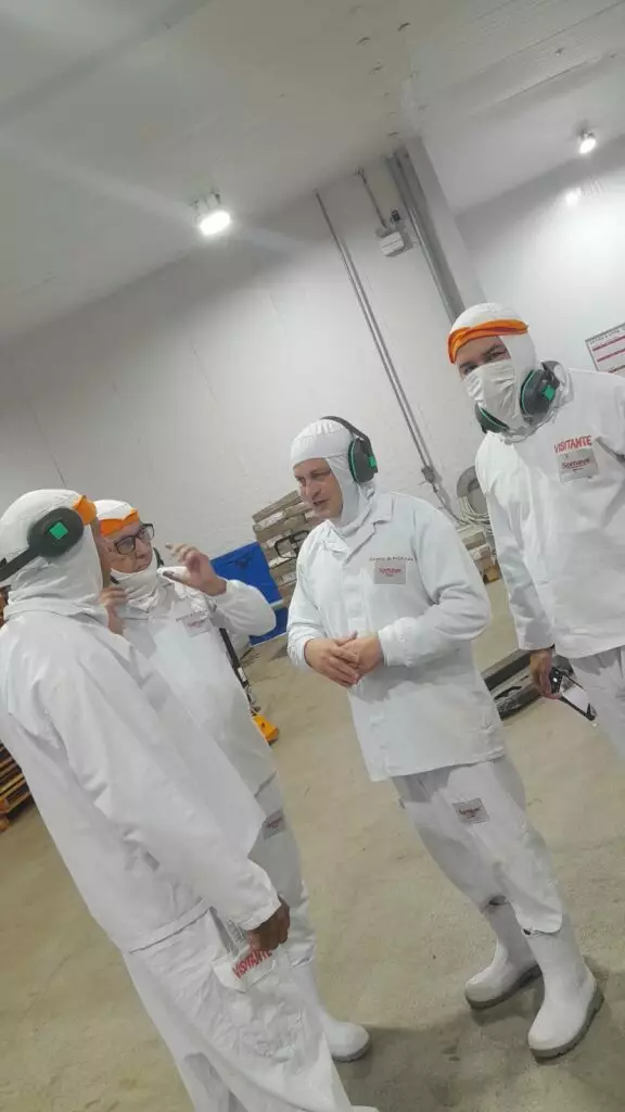 Presidente da Câmara vereador Darci visita frigorífico de frango no Paraná e destaca possibilidade da empresa se instalar em Amambai Presidente da Câmara vereador Darci visita frigorífico de frango no Paraná e destaca possibilidade da empresa se instalar em Amambai