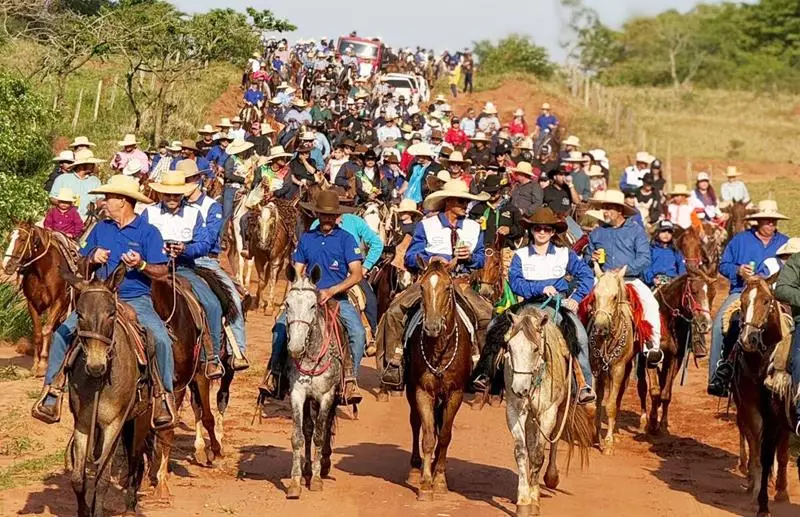 Com a participação de centenas de pessoas Cavalgada dos Amigos foi sucesso total em Paranhos