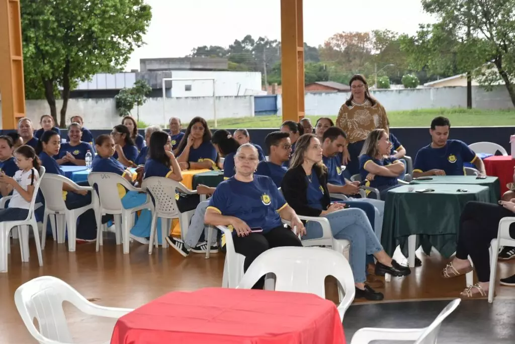 Secretaria de Educação de Iguatemi promove confraternização em comemoração ao Dia dos Professores Secretaria de Educação de Iguatemi promove confraternização em comemoração ao Dia dos Professores