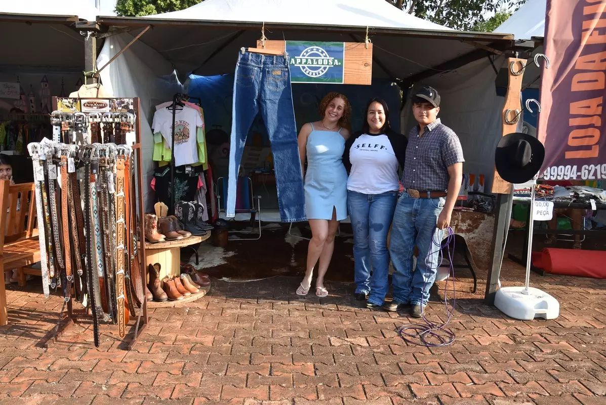 Mostra Cultural 2025 retratou costumes e tradições de Iguatemi e homenagens aos prefeitos e pioneiros