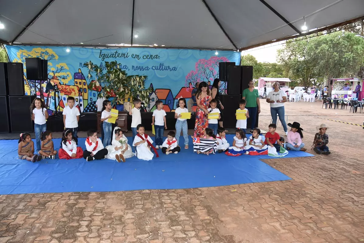 Mostra Cultural 2025 retratou costumes e tradições de Iguatemi e homenagens aos prefeitos e pioneiros
