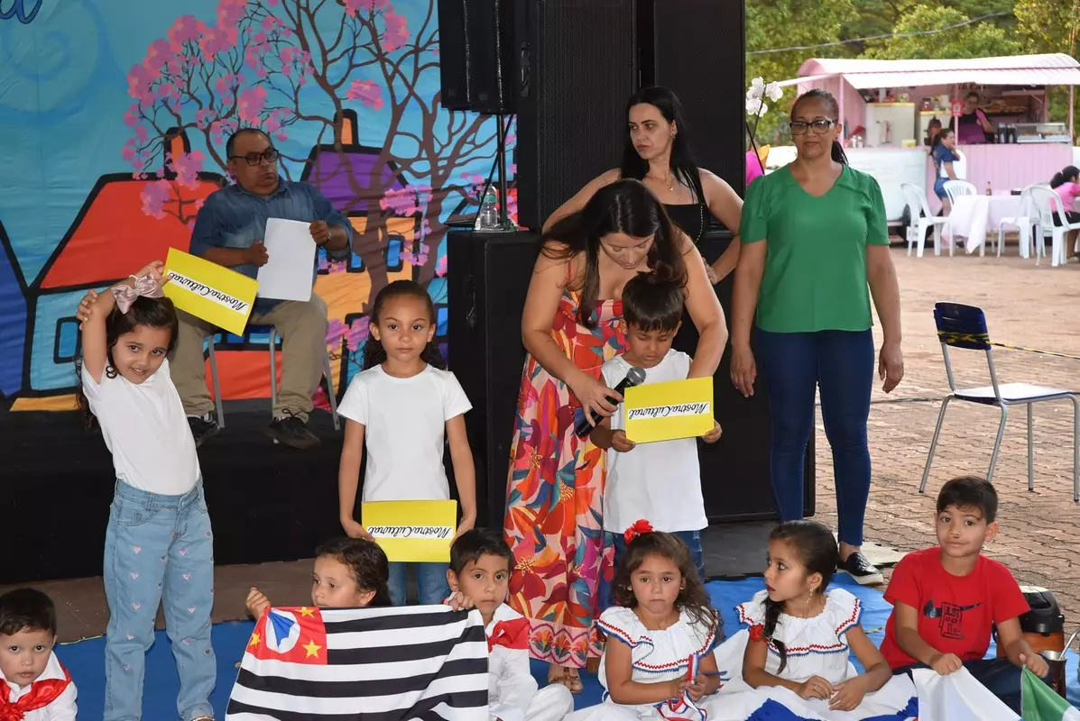 Mostra Cultural 2025 retratou costumes e tradições de Iguatemi e homenagens aos prefeitos e pioneiros