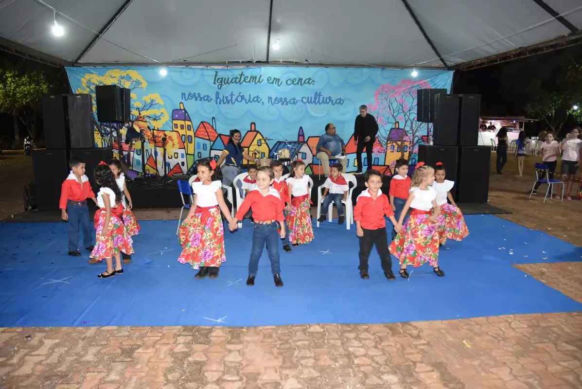 Mostra Cultural 2025 retratou costumes e tradições de Iguatemi e homenagens aos prefeitos e pioneiros