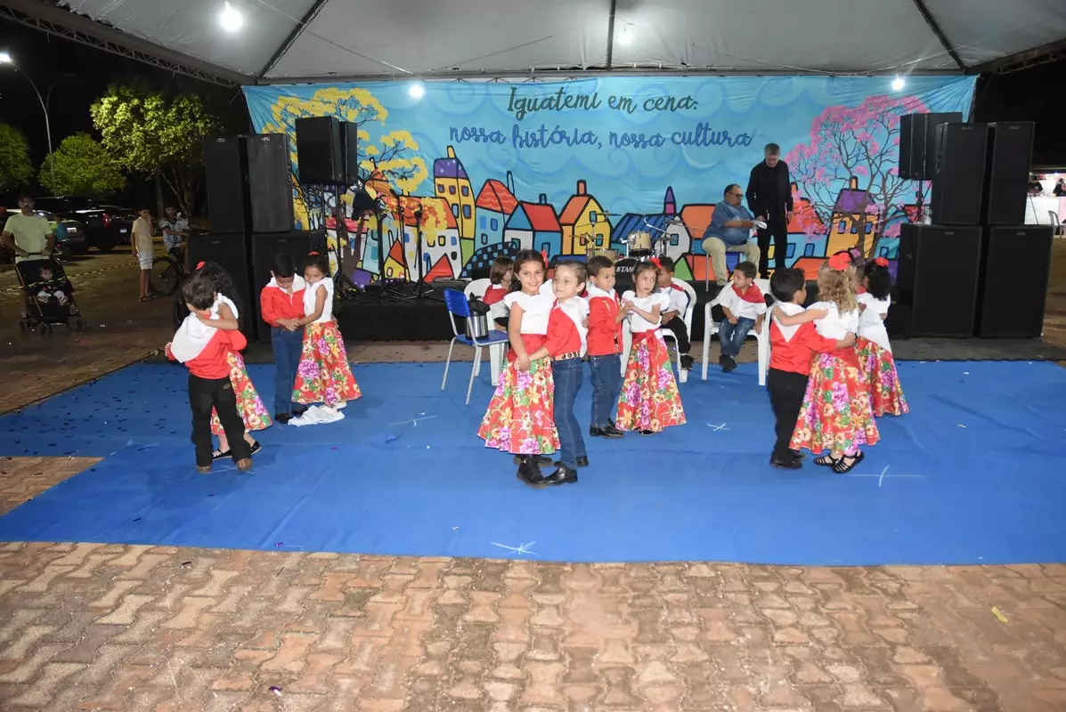 Mostra Cultural 2025 retratou costumes e tradições de Iguatemi e homenagens aos prefeitos e pioneiros