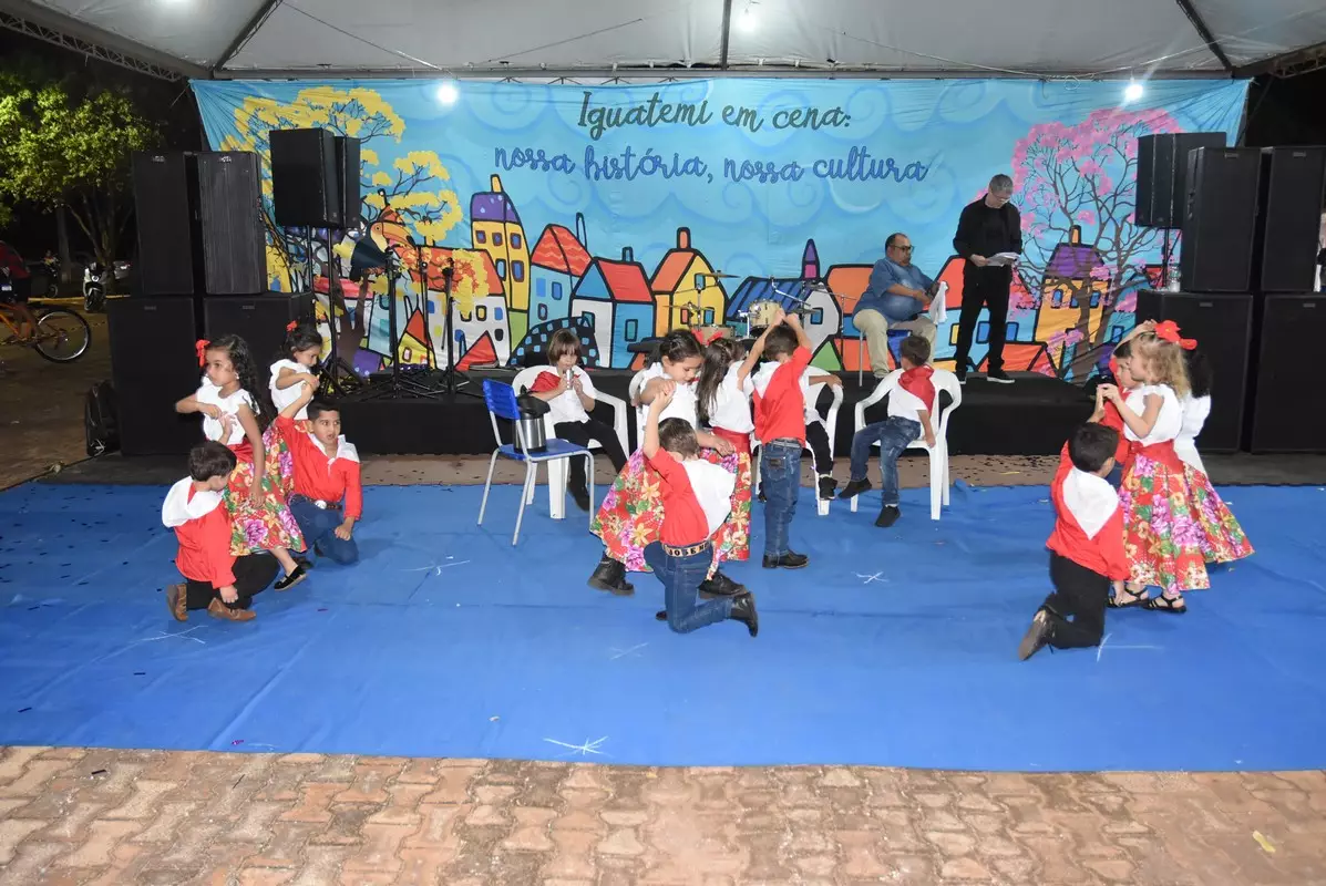 Mostra Cultural 2025 retratou costumes e tradições de Iguatemi e homenagens aos prefeitos e pioneiros