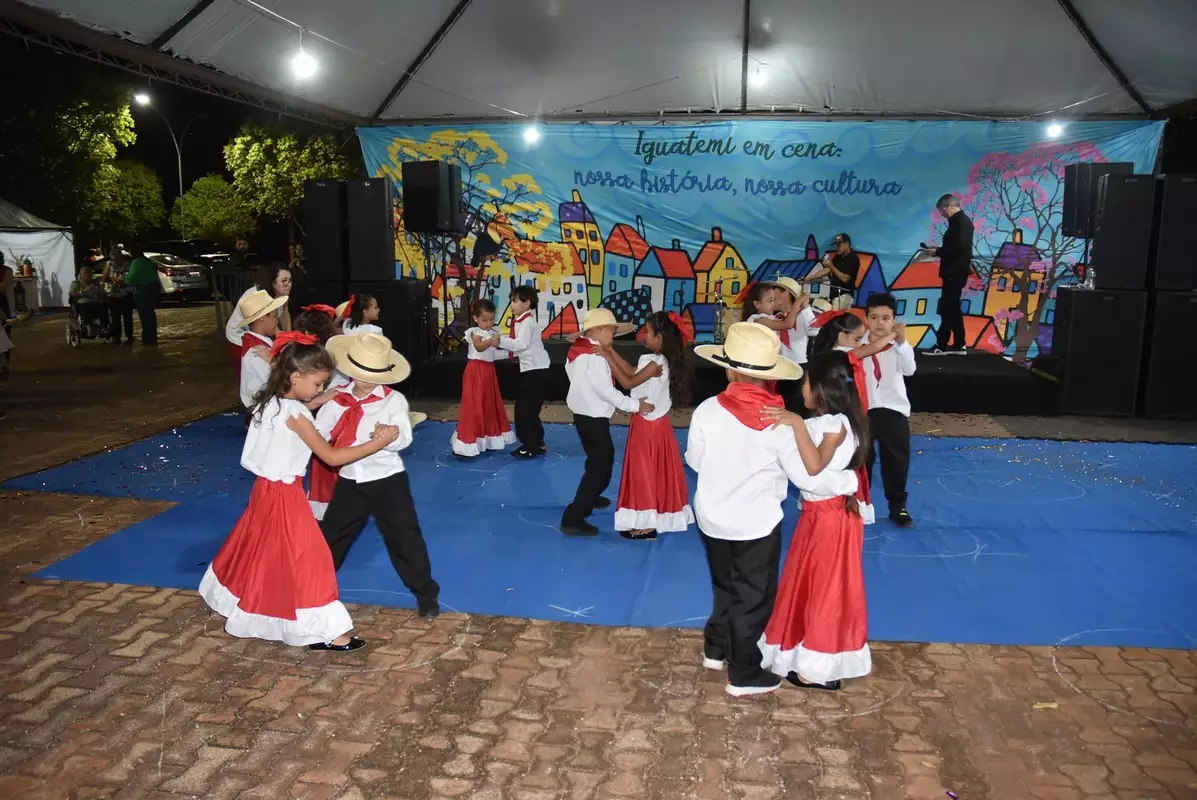 Mostra Cultural 2025 retratou costumes e tradições de Iguatemi e homenagens aos prefeitos e pioneiros