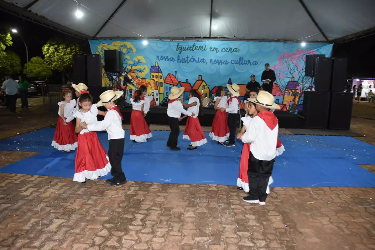Mostra Cultural 2025 retratou costumes e tradições de Iguatemi e homenagens aos prefeitos e pioneiros