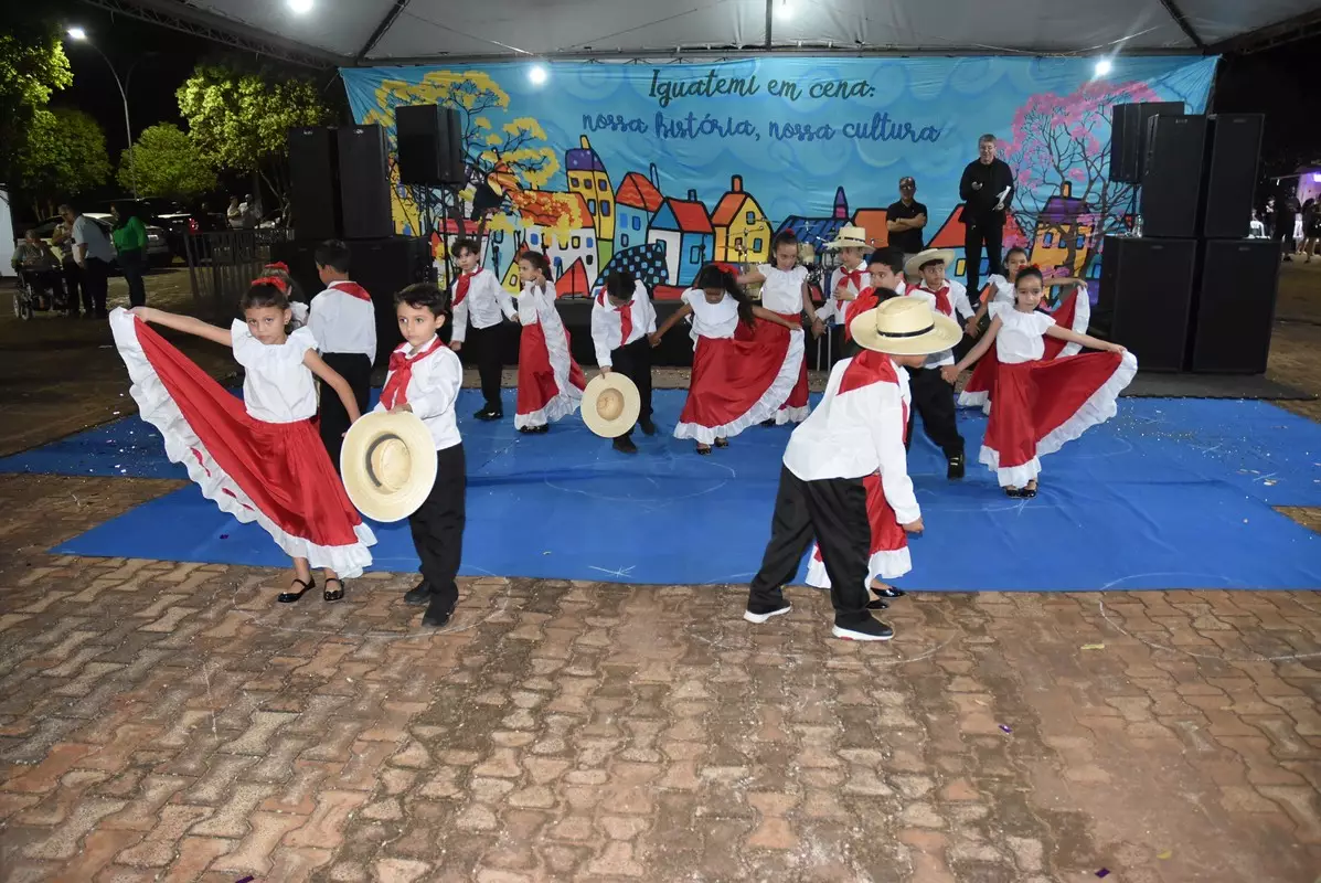 Mostra Cultural 2025 retratou costumes e tradições de Iguatemi e homenagens aos prefeitos e pioneiros