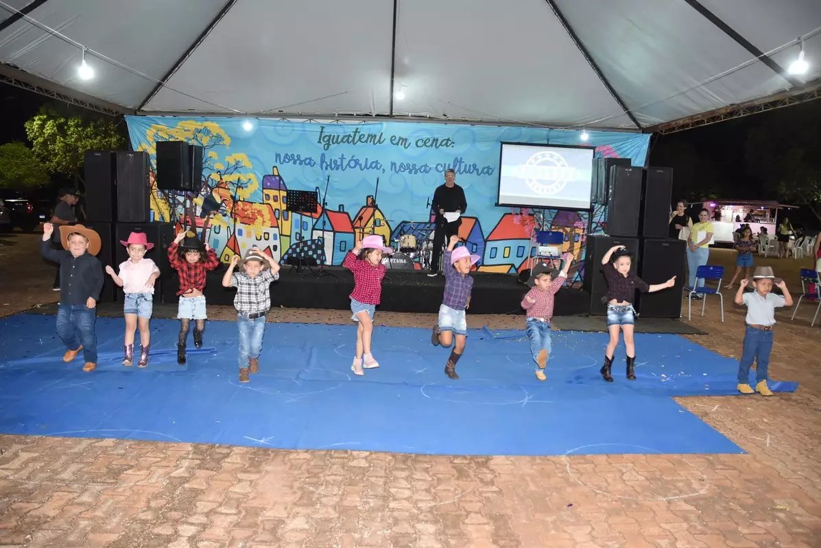 Mostra Cultural 2025 retratou costumes e tradições de Iguatemi e homenagens aos prefeitos e pioneiros