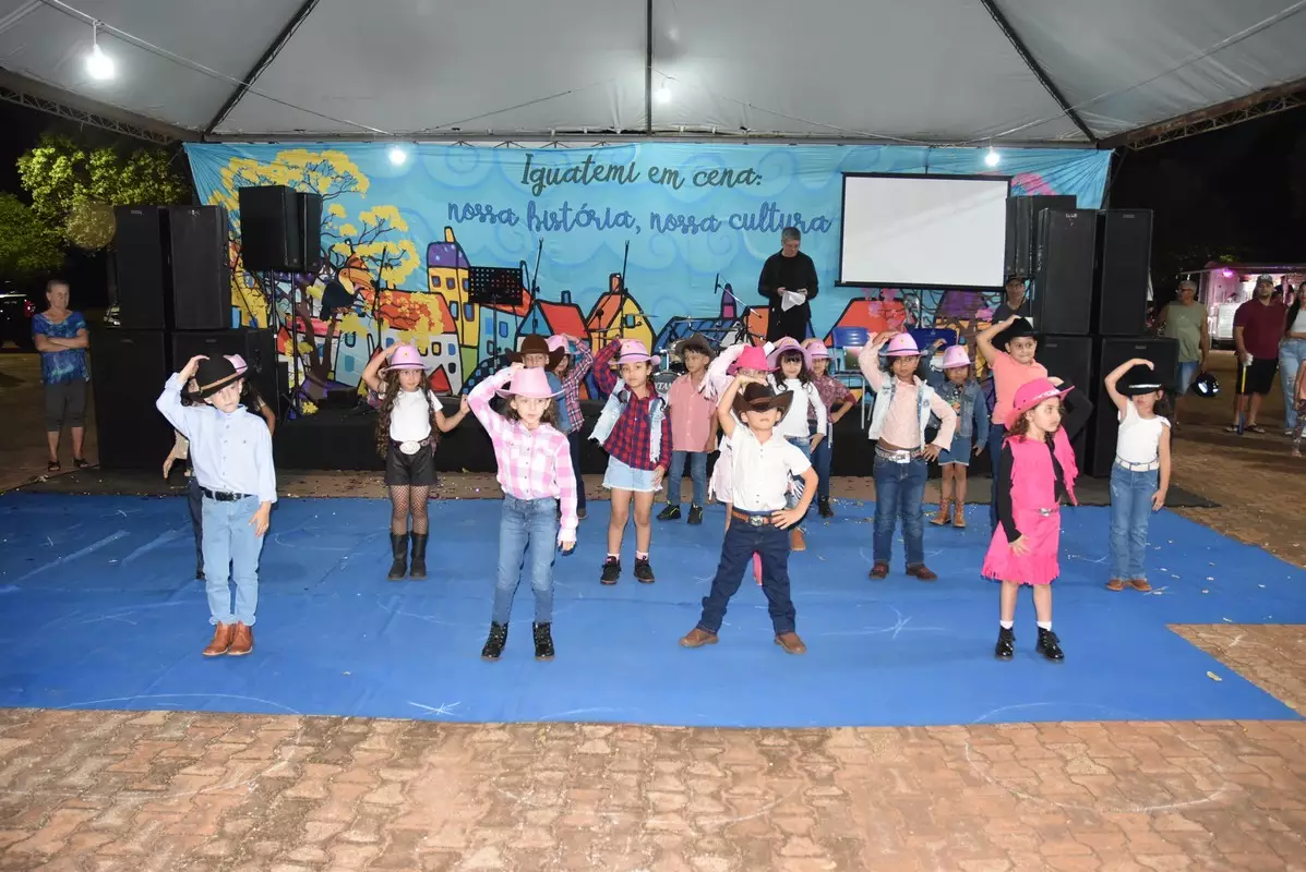 Mostra Cultural 2025 retratou costumes e tradições de Iguatemi e homenagens aos prefeitos e pioneiros