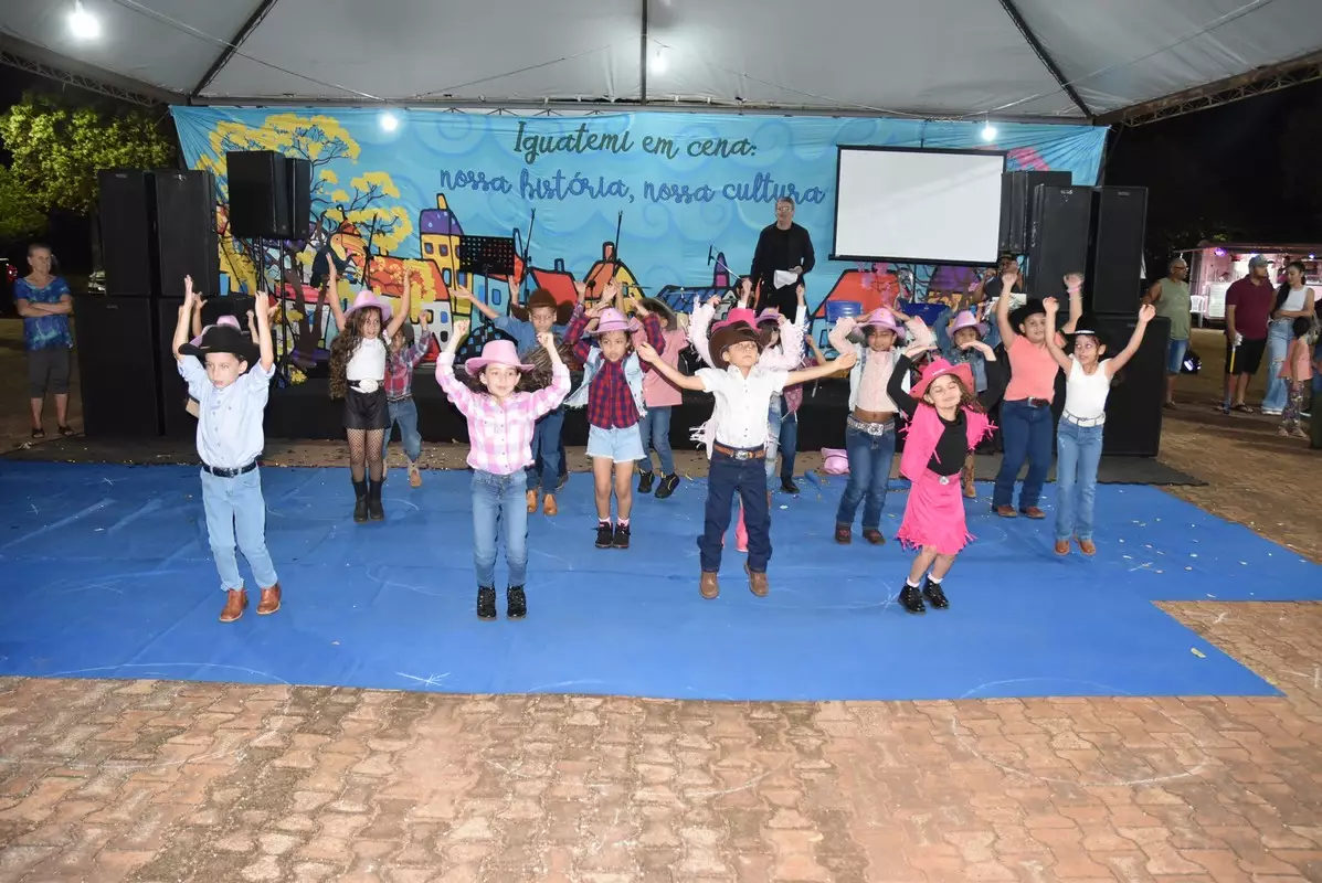 Mostra Cultural 2025 retratou costumes e tradições de Iguatemi e homenagens aos prefeitos e pioneiros