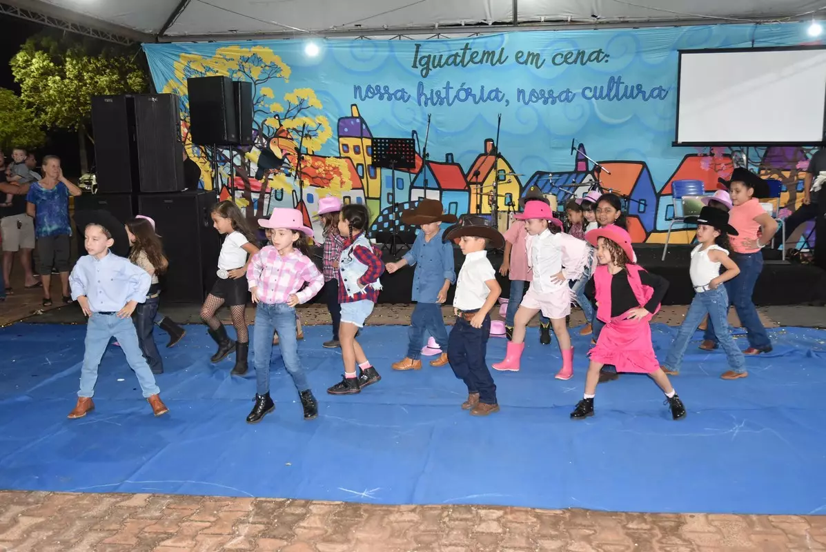 Mostra Cultural 2025 retratou costumes e tradições de Iguatemi e homenagens aos prefeitos e pioneiros