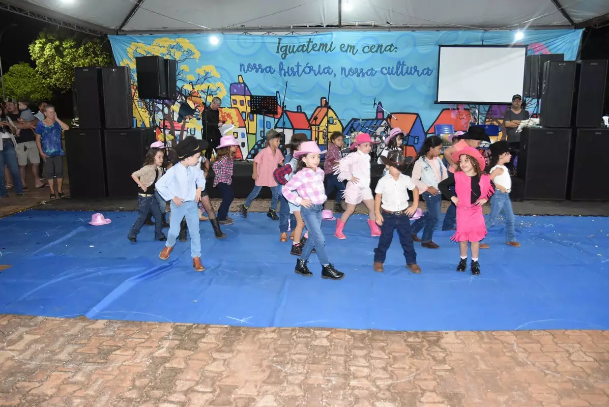 Mostra Cultural 2025 retratou costumes e tradições de Iguatemi e homenagens aos prefeitos e pioneiros