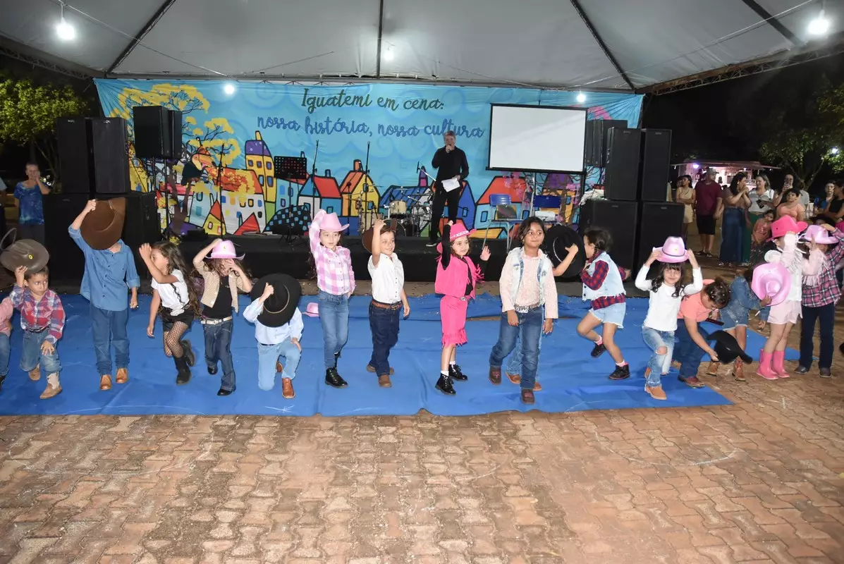 Mostra Cultural 2025 retratou costumes e tradições de Iguatemi e homenagens aos prefeitos e pioneiros