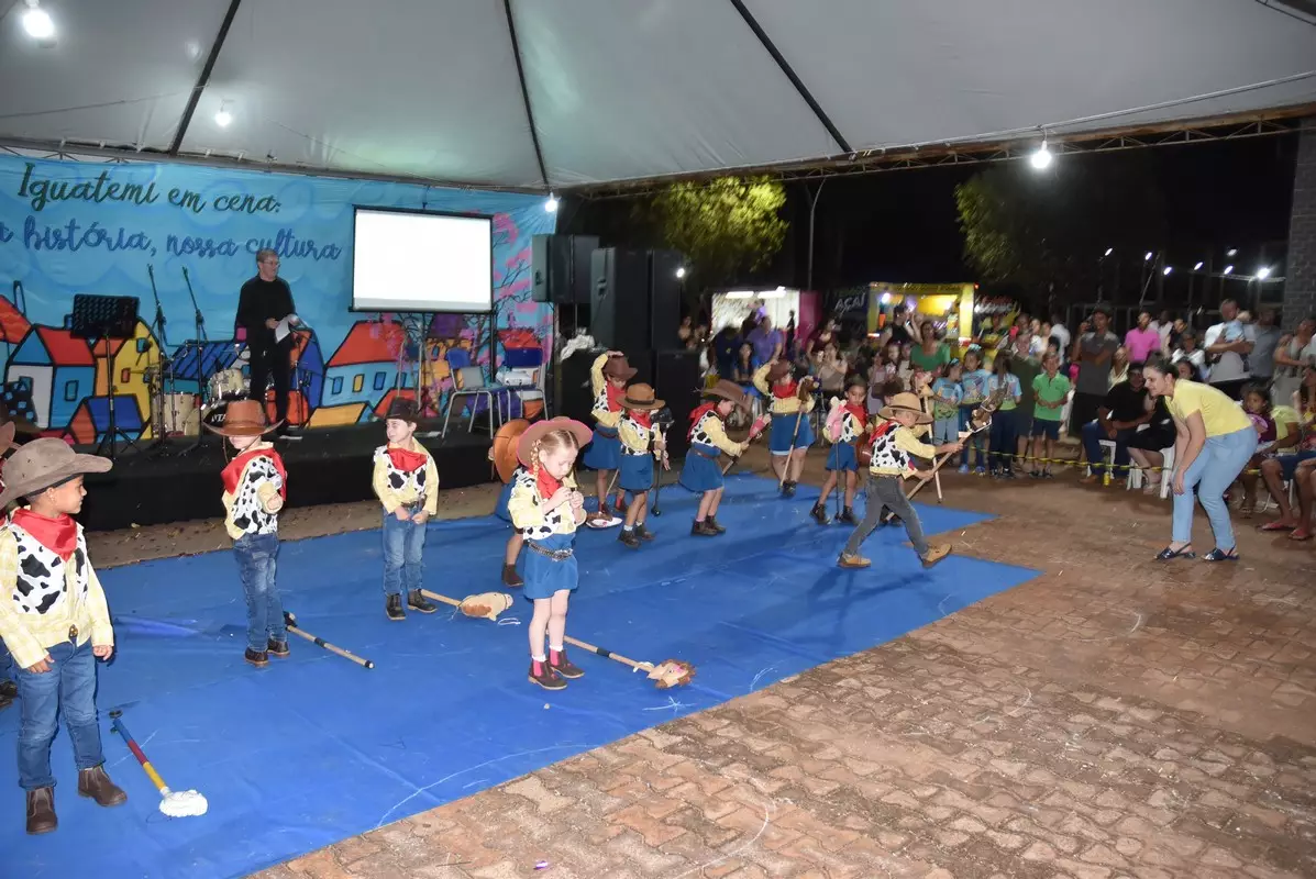 Mostra Cultural 2025 retratou costumes e tradições de Iguatemi e homenagens aos prefeitos e pioneiros