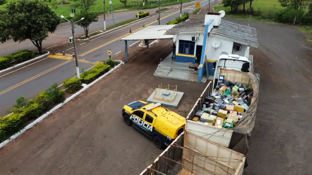 PMR apreende mais de 20 toneladas de maconha escondidas em carga de milho em Amambai PMR apreende mais de 20 toneladas de maconha escondidas em carga de milho em Amambai