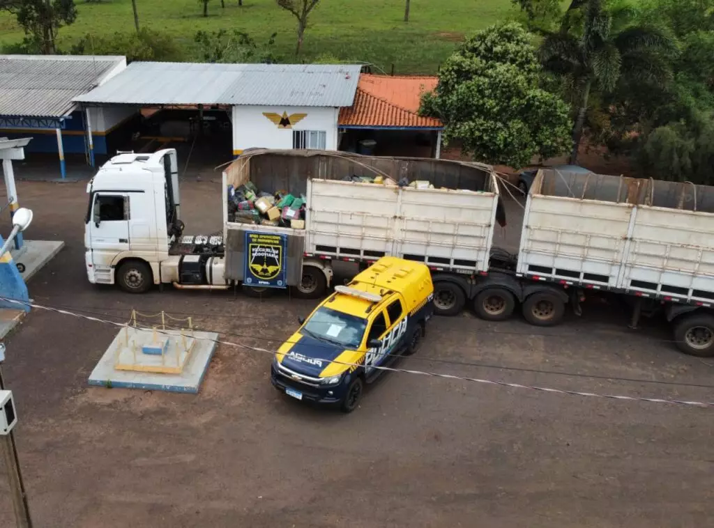PMR apreende mais de 20 toneladas de maconha escondidas em carga de milho em Amambai PMR apreende mais de 20 toneladas de maconha escondidas em carga de milho em Amambai