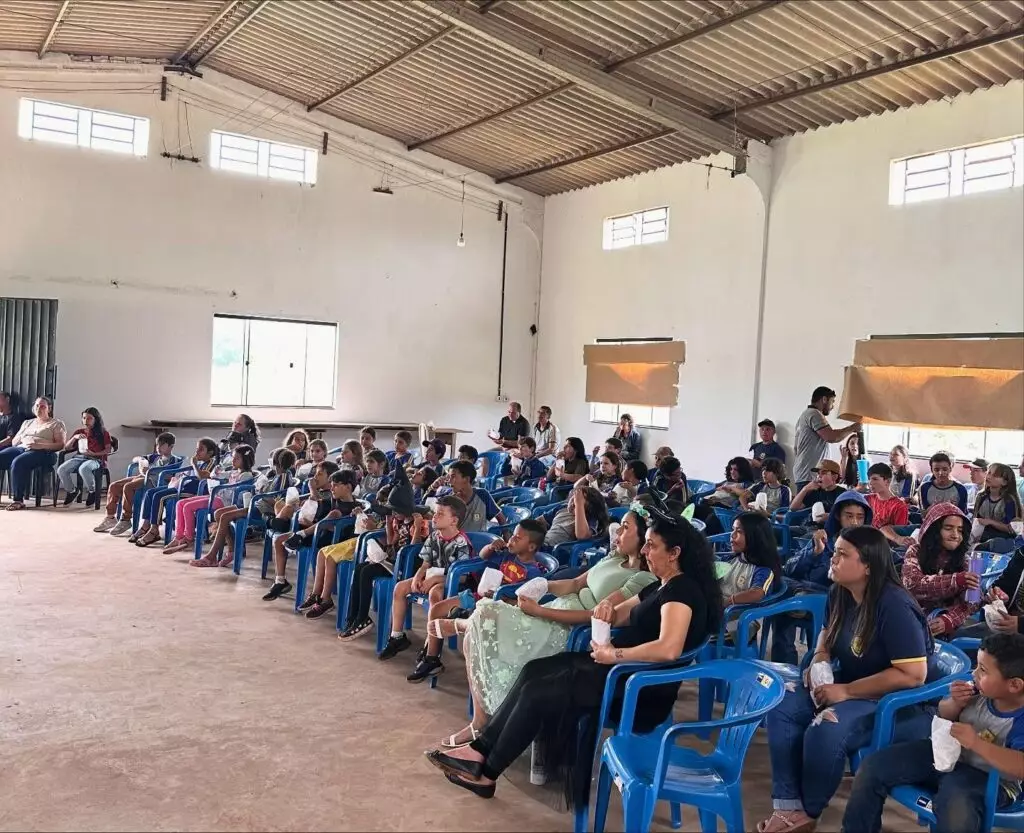 Iguatemi: Cinema Itinerante proporcionou manhã especial para estudantes e comunidade do Assentamento Rancho Loma Iguatemi: Cinema Itinerante proporcionou manhã especial para estudantes e comunidade do Assentamento Rancho Loma