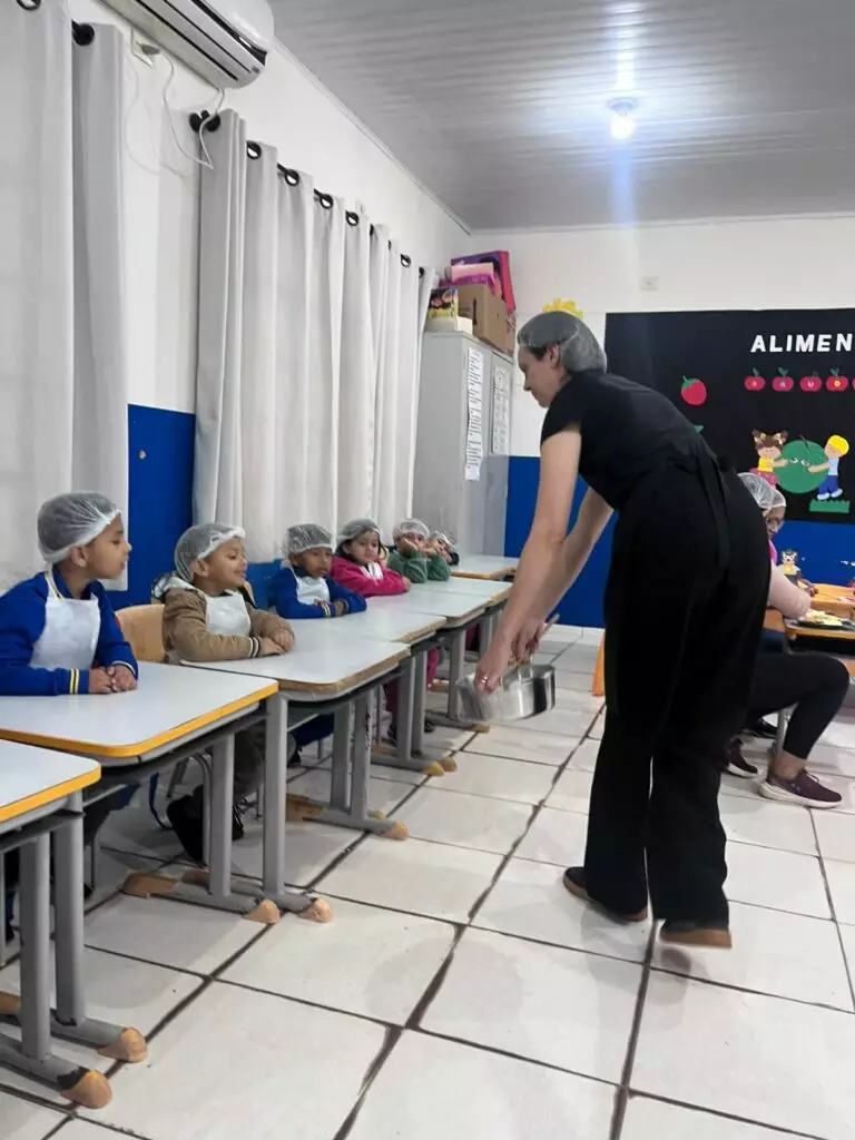 Iguatemi: Alunos da Escola de Educação Infantil Arco-Íris participam do projeto Alimentação Saudável Iguatemi: Alunos da Escola de Educação Infantil Arco-Íris participam do projeto Alimentação Saudável