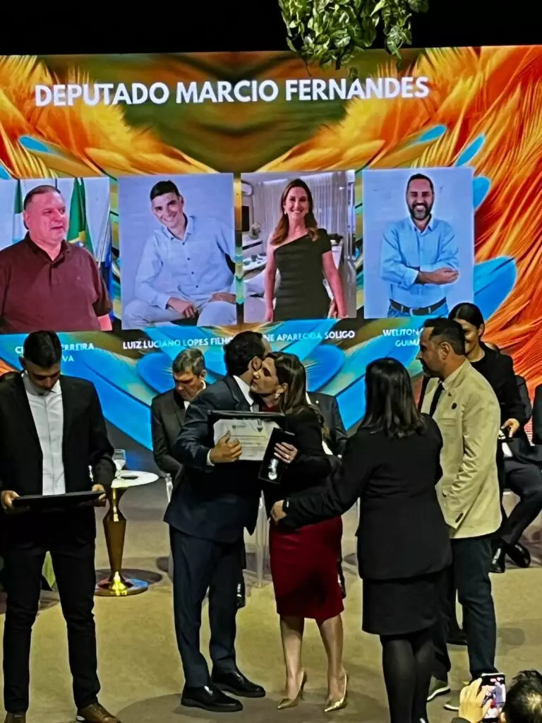 Aral Moreira: Prefeita Elaine Soligo recebe título de "Cidadã Sul-Mato-Grossense" em Campo Grande Aral Moreira: Prefeita Elaine Soligo recebe título de "Cidadã Sul-Mato-Grossense" em Campo Grande