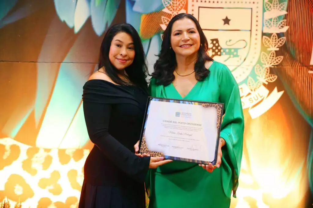Prefeita Lurdes Portugal é homenageada com título de cidadã sul-mato-grossense e celebra reconhecimento ao trabalho por Caarapó Prefeita Lurdes Portugal é homenageada com título de cidadã sul-mato-grossense e celebra reconhecimento ao trabalho por Caarapó