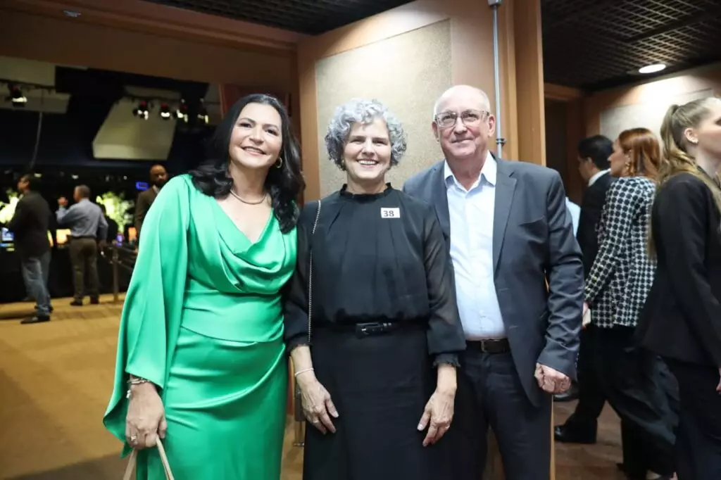 Prefeita Lurdes Portugal é homenageada com título de cidadã sul-mato-grossense e celebra reconhecimento ao trabalho por Caarapó Prefeita Lurdes Portugal é homenageada com título de cidadã sul-mato-grossense e celebra reconhecimento ao trabalho por Caarapó