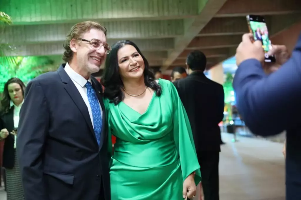 Prefeita Lurdes Portugal é homenageada com título de cidadã sul-mato-grossense e celebra reconhecimento ao trabalho por Caarapó Prefeita Lurdes Portugal é homenageada com título de cidadã sul-mato-grossense e celebra reconhecimento ao trabalho por Caarapó