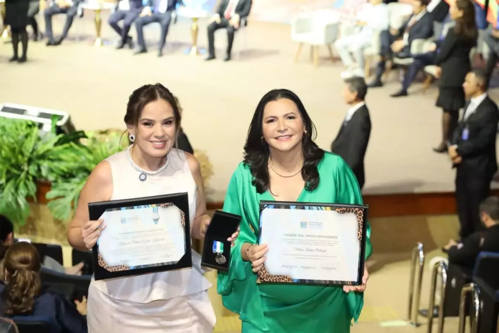 Prefeita Lurdes Portugal é homenageada com título de cidadã sul-mato-grossense e celebra reconhecimento ao trabalho por Caarapó Prefeita Lurdes Portugal é homenageada com título de cidadã sul-mato-grossense e celebra reconhecimento ao trabalho por Caarapó