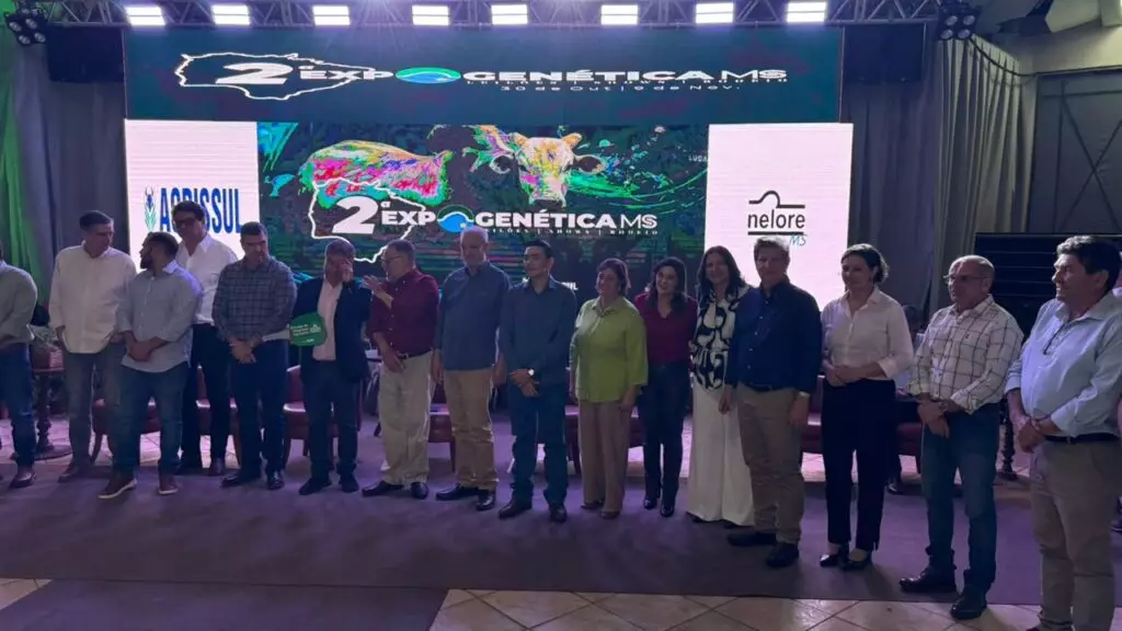 Caarapó reforça frota municipal e infraestrutura rural com nova retroescavadeira conquistada por meio de emenda do senador Nelsinho Trad Caarapó reforça frota municipal e infraestrutura rural com nova retroescavadeira conquistada por meio de emenda do senador Nelsinho Trad