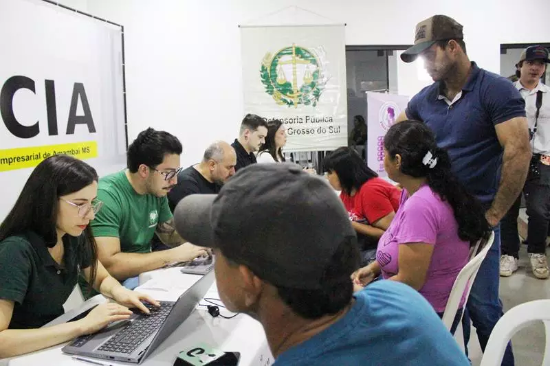 Em atenção a pedido da vereadora Suzana, Van dos Direitos e Justiça Itinerante atenderam mais de 250 pessoas nesta sexta em Amambai Em atenção a pedido da vereadora Suzana, Van dos Direitos e Justiça Itinerante atenderam mais de 250 pessoas nesta sexta em Amambai