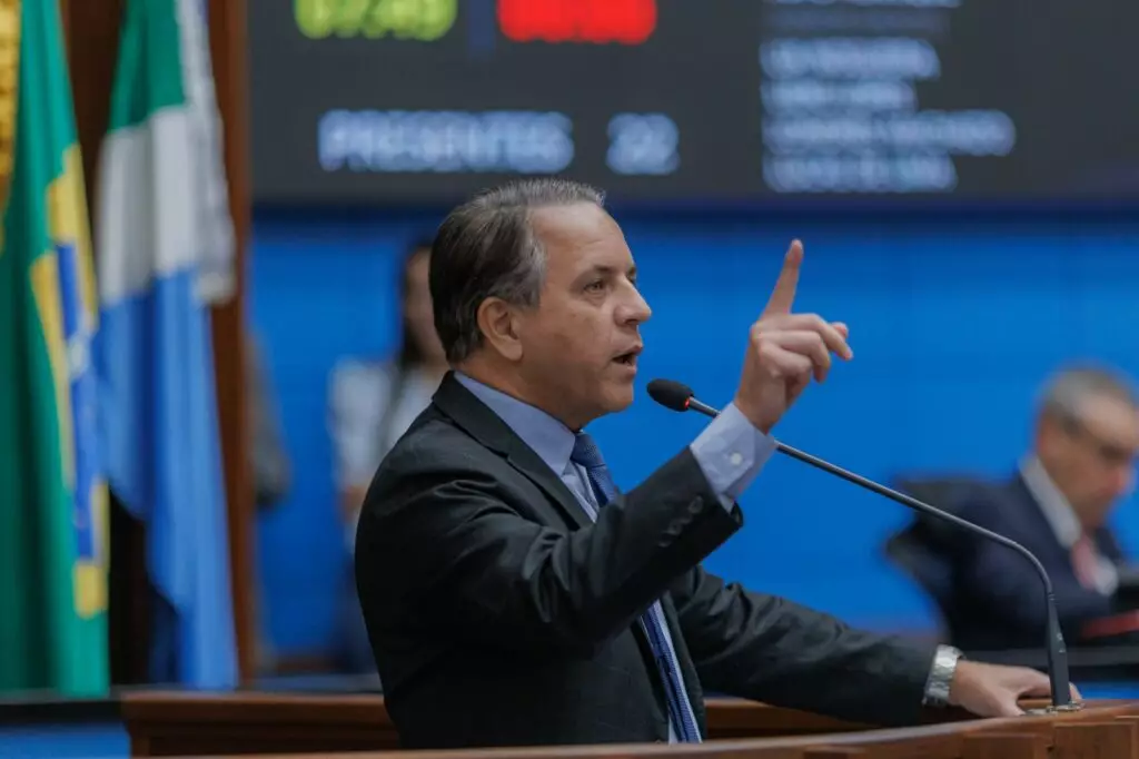 Coronel David denuncia esquema de financiamento por trás de invasão que destruiu fazenda em Caarapó Coronel David denuncia esquema de financiamento por trás de invasão que destruiu fazenda em Caarapó