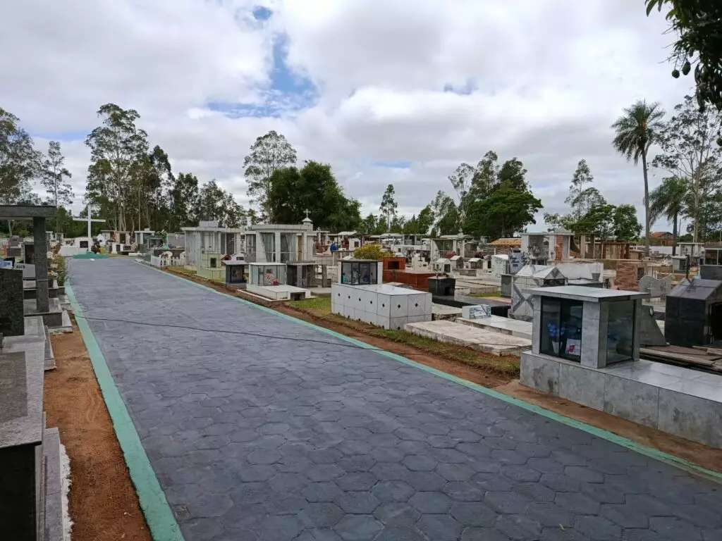 Prefeitura de Coronel Sapucaia prepara cemitério para o Dia de Finados com atenção e cuidado especial Prefeitura de Coronel Sapucaia prepara cemitério para o Dia de Finados com atenção e cuidado especial