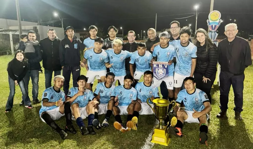 Em decisão entre equipes indígenas Invernada é campeã da Copa Cidade Crepúsculo de Suíço 2025 em Amambai Em decisão entre equipes indígenas Invernada é campeã da Copa Cidade Crepúsculo de Suíço 2025 em Amambai