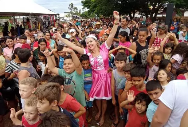 Com grandes serviços prestados, tanto no campo social como político, Janete Córdoba é homenageada pela Câmara Municipal em Amambai Com grandes serviços prestados, tanto no campo social como político, Janete Córdoba é homenageada pela Câmara Municipal em Amambai