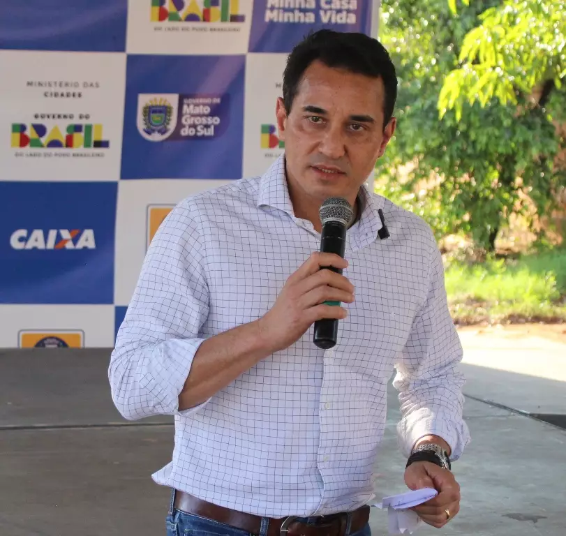 Prefeito Rodrigo Sacuno destaca tríplice parceria que vai realizar o sonho da casa própria de 60 famílias em Naviraí Prefeito Rodrigo Sacuno destaca tríplice parceria que vai realizar o sonho da casa própria de 60 famílias em Naviraí